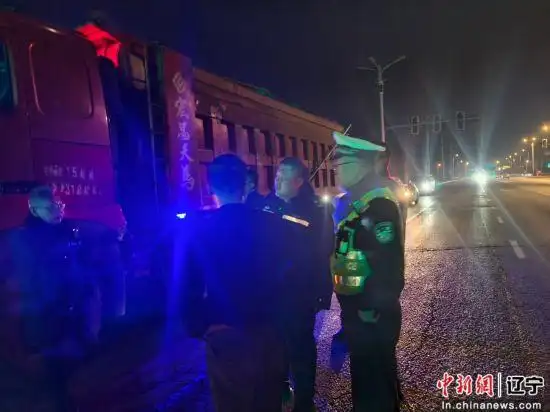 �������ռ�����ǣͷ����������ȭ���ν�������Υ������