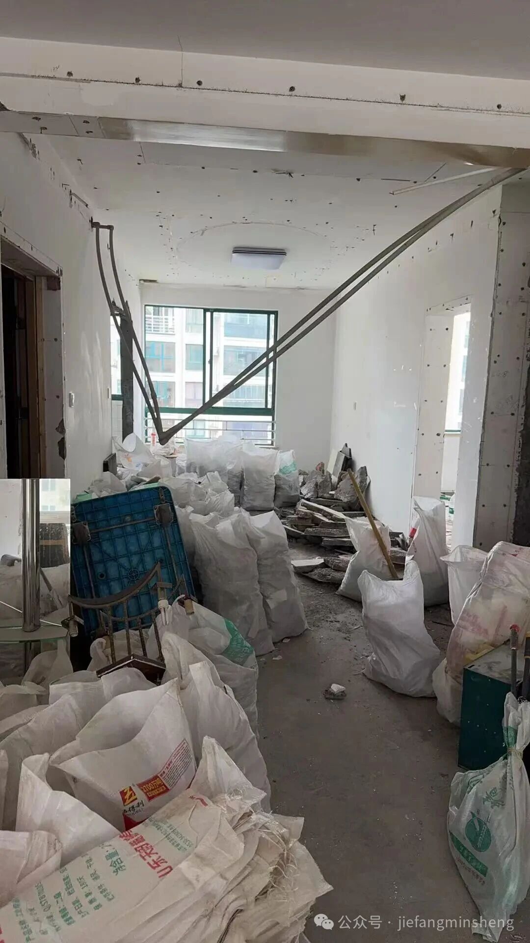 夏令行动 · 装修垃圾清运预约难,清运机制与装修节奏脱节如何解?